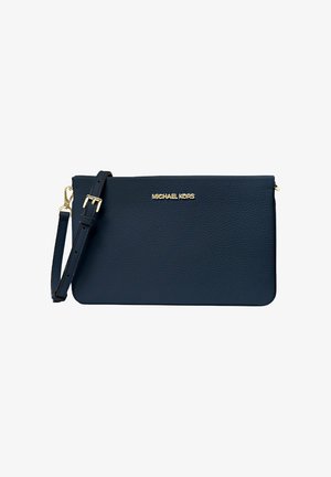 Granatowa skórzana opaska na nadgarstek z złotym logo Michael Kors i regulowanym paskiem z złotymi elementami.