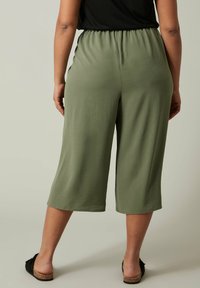 Evans CROPPED - Broek - green