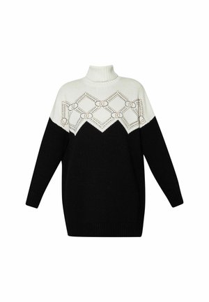 Maglione a collo alto oversized con una parte inferiore nera e una parte superiore bianca caratterizzata da un motivo a rombi in un effetto lavorato a maglia.