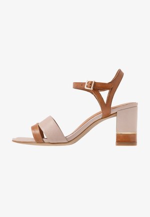 Tamaris, 1-1-28033-24 - Sandals - cognac