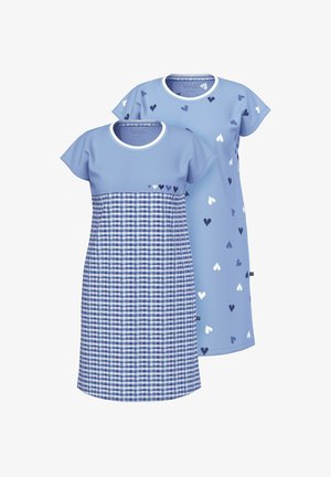 Deux robes bleues, l'une avec un motif en forme de cœur, l'autre avec un motif à carreaux. Le tissu est un mélange de coton ; les deux ont des manches courtes et des décolletés ronds.
