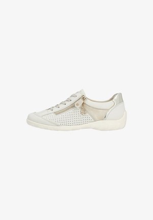 Chaussures de sport blanches avec un design perforé, des accents métalliques, un laçage à l'avant et une fermeture éclair sur le côté. Semelle rembourrée pour le confort.