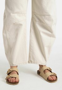 Free People GOOD LUCK MID RISE BARREL - Jeans Relaxed Fit - beige