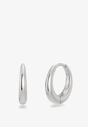 Orecchini a cerchio in argento con finitura liscia e lucida. Il design è arrotondato, con chiusura a cerniera e giunzione senza soluzione di continuità all'apertura.
