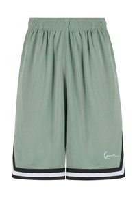 Lys grønne atletiske shorts i åndbart mesh-materiale. Har sorte og hvide sidelister og et lille logo på forsiden.