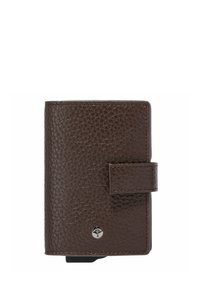 Brązowy skórzany portfel o teksturowanej powierzchni. Wyposażony w klapkę zamykaną oraz metaliczne logo. Kompaktowy, prostokątny kształt.
