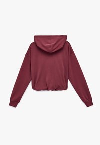 Kort, bordeaux hoodie med snøre i hætten, lange ærmer, ribbede manchetter og en glat tekstur, der har en samlet kant.