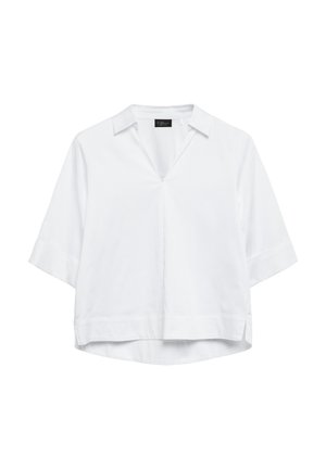 Blouse blanche à manches courtes avec col, ouverture en V, coupe ample et ourlet légèrement arrondi, présentée sur un fond blanc uni.