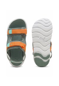 Puma EVOLVE BADE - Pohodni sandali - green moon orange glo aquatic