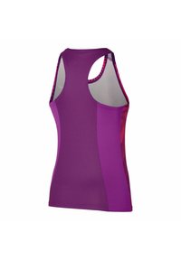Canotta atletica senza maniche di colore viola con pannelli in rete e una texture del tessuto, su uno sfondo bianco.