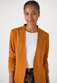 VILA VIHER - Blézer - honey ginger
