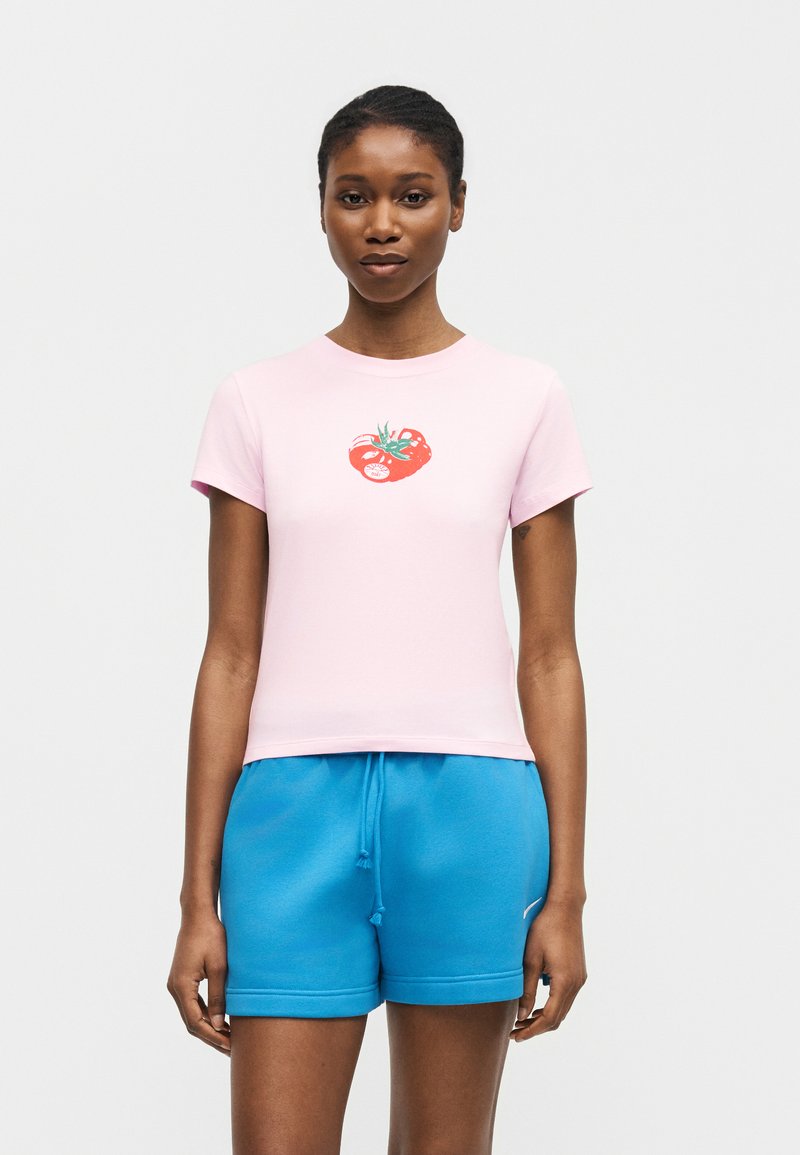 Nike Sportswear TEE - Triko s potiskem - pink foam