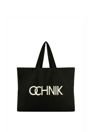Czarna prostokątna torba na ramię z podwójnymi uchwytami i białym logo "OCHNIK" umieszczonym na środku przedniej strony.