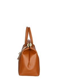 Borsa a mano in pelle marrone con superficie testurizzata, due manici robusti e chiusura a zip con hardware in tonalità oro. Forma compatta e strutturata.