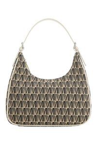 Torba hobo z plecionym wzorem w czerni i beżu, gładkim kremowym uchwytem oraz subtelnym beżowym przeszyciem wzdłuż brzegów.