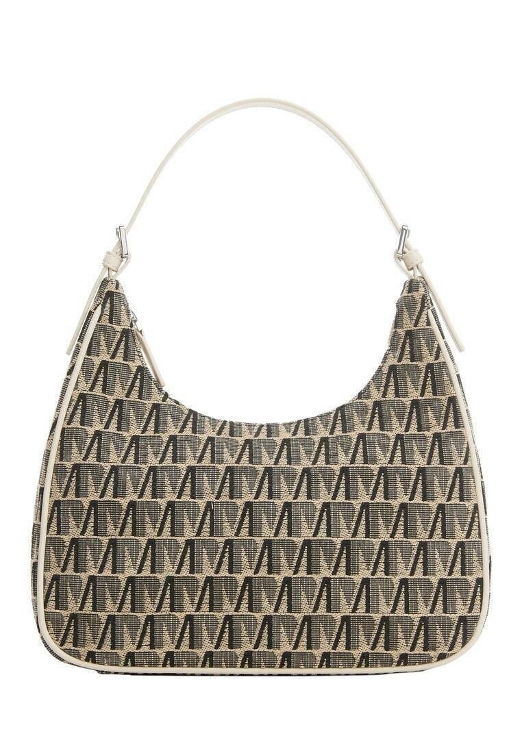 Torba hobo z plecionym wzorem w czerni i beżu, gładkim kremowym uchwytem oraz subtelnym beżowym przeszyciem wzdłuż brzegów.