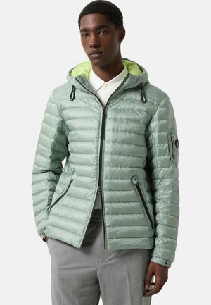 Hellgrüne Daunenjacke mit Kapuze, Reißverschluss und schwarzen Akzenten. Verfügt über eine steppartige Textur und seitliche Taschen. Innenfutter in kontrastierender Farbe.