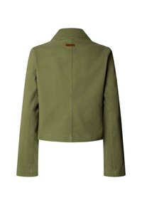 Olivengrøn cropped jakke med lange ærmer, lige søm i ryggen og lille brunt mærke under kraven.