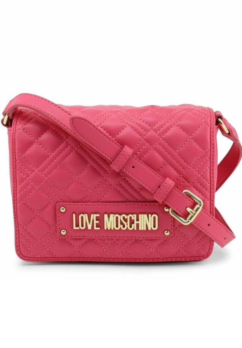 Prošívaná růžová taška se zlatým logem "LOVE MOSCHINO", nastavitelným popruhem a obdélníkovým tvarem s texturou ve tvaru diamantu.