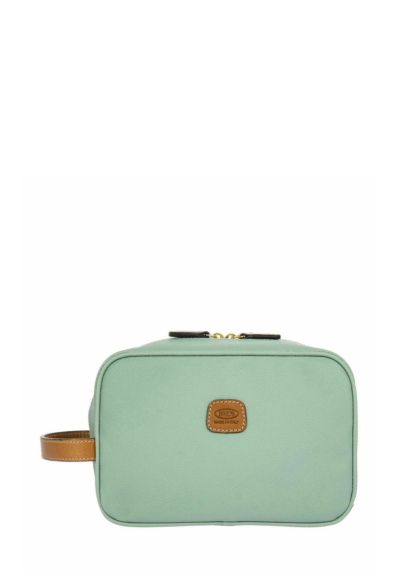 Neceser rectangular de color verde menta con superficie texturizada, detalles de cuero marrón, cremallera dorada y un pequeño parche con el logo.