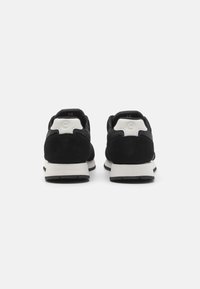 Colmar Originals TRAVIS ONE - Sapatilhas - black