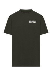 Sort bomulds T-shirt med korte ærmer, rund hals og hvid tekst, der står "Los Angeles CALIFORNIA" på øverste venstre side.