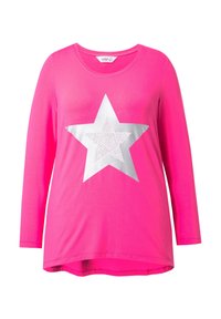 Rosa Langarm-T-Shirt mit einem großen silbernen Stern-Motiv in gepunktetem Design. Weicher Stoff mit lässiger Passform und abgerundetem Saum.