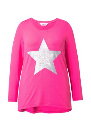 Roze langarm T-shirt met een grote zilveren sterafbeelding met een geperforeerd ontwerp. Zachte stof met een ontspannen pasvorm en een ronde zoom.