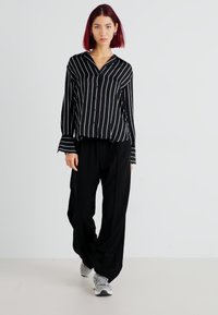 GAP Paitapusero - black