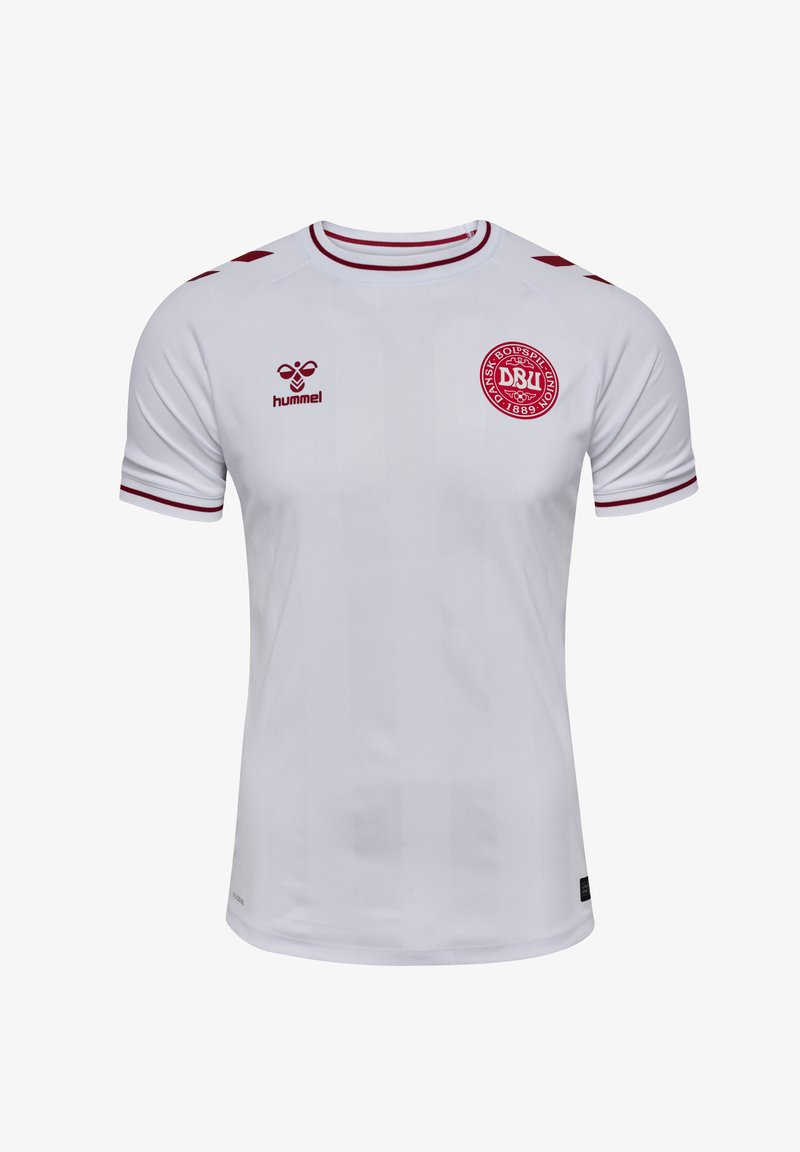 Vit kortärmad tröja gjord av lättviktigt tyg, med vinröda detaljer, rund hals och en rund logotyp på bröstet.