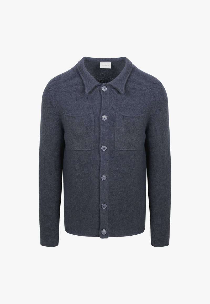 Donkergrijze cardigan gemaakt van gestructureerde brei stof, met een kraaghalslijn, knoopsluiting aan de voorkant en twee borstzakken.