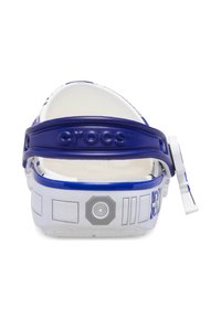 Blå och vita Crocs med en design inspirerad av en droid, med rem och dekorativa detaljer. Tillverkade av lätt material.