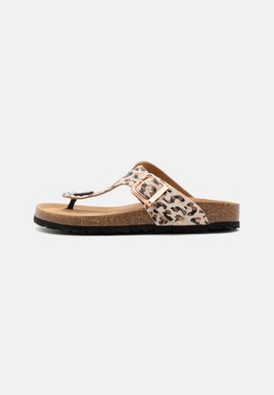Korkfußbett-Sandale mit Leopardenmuster-Riemen, roségoldener Schnalle und schwarzer Gummisohle. Flip-Flop-Design mit strukturiertem Finish.