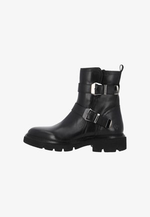 Zwarte leren enkelboots met twee zilveren gespbanden, gestructureerd oppervlak, ronde neus en een stevige zwarte rubberen zool.