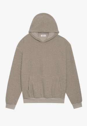 Felpa con cappuccio in morbido tessuto beige testurizzato, dotata di tasca frontale e polsini a costine. Presenta un design semplice e casual.