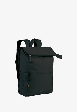 Donkergroene rugzak van duurzaam fabric, met een opvouwbare bovenkant, ritszakken en verstelbare schouderbanden voor draagcomfort.