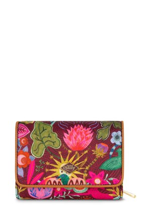 Kleurrijke portemonnee in bloem- en botanische patronen, met roze, groene en oranje tinten op een kastanjebruine achtergrond. Bruine afwerking en logo-accent.