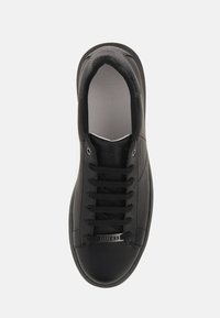 Guess VIBO - Baskets basses - schwarz