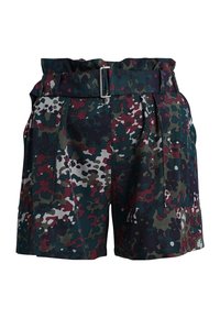 Shorts camouflage en vert, bordeaux et gris. Comprend une taille ceinturée, des plis et des poches latérales. Fabriqué à partir d'un tissu texturé.