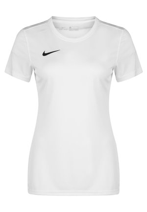 Wit getailleerd sportshirt met korte mouwen, ronde hals en klein zwart Nike-swooshlogo op de rechterbovenborst.