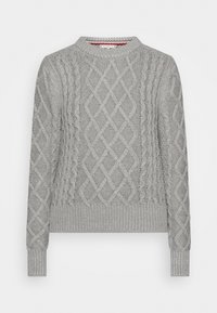 Jasnoszary sweter z dzianiny, z warkoczowymi wzorami, okrągłym dekoltem oraz ściągaczami na mankietach i u dołu, przedstawiony na jasnym białym tle.