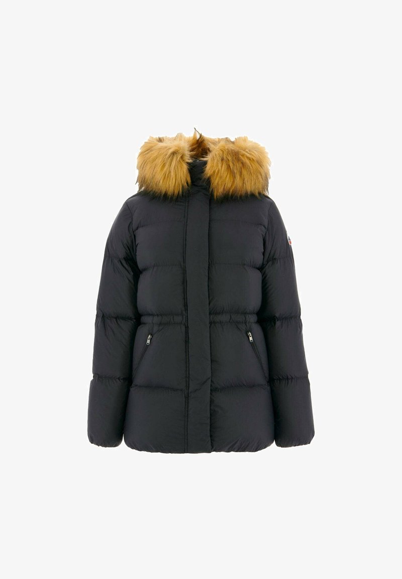 Schwarze Pufferjacke mit einer Kapuze aus Kunstfell, ausgestattet mit einem Reißverschluss vorne, zwei seitlichen Taschen und einem gesteppten Textil zur Isolation.