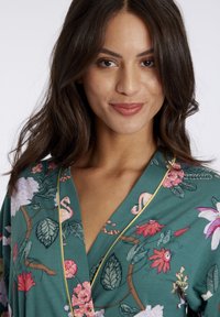 LASCANA Morgonrock - grün