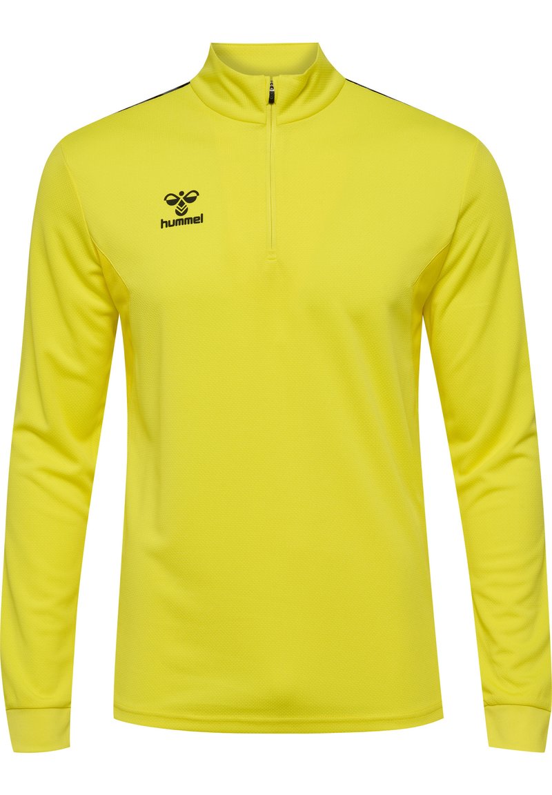 Gelbes Langarm-Performance-Shirt mit hohem Kragen, halbem Reißverschluss, strukturiertem Stoff und schwarzem Logo auf der Brust.