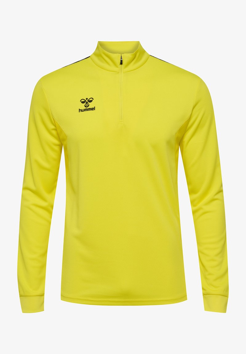 Gelbes Langarm-Performance-Shirt mit hohem Kragen, halbem Reißverschluss, strukturiertem Stoff und schwarzem Logo auf der Brust.