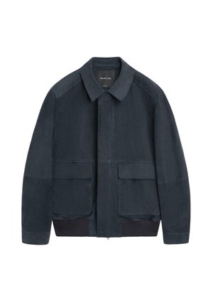 Veste en daim bleu foncé pour homme avec fermeture éclair devant, deux grandes poches à rabat et col classique.