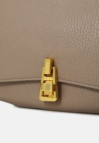 Coccinelle MAGIE SOFT - Borsa a mano - warm taupe