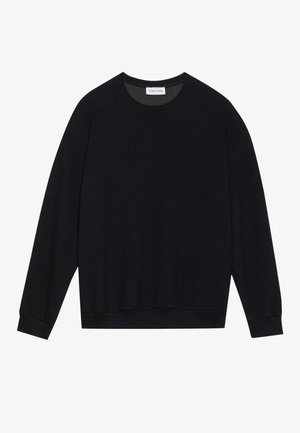 Sweatshirt noir à col rond en tissu texturé, avec des manches longues et des poignets et un ourlet côtelé. Design simple sans motifs ni accents supplémentaires.