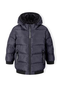 Marinblå puffjacka med huva, med en framzipper, zippered sidofickor och svarta ribbade muddar och nederkant. Slät, glänsande textur.
