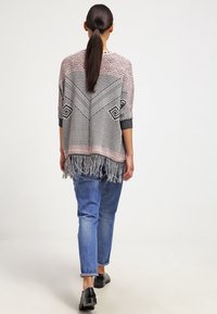 TOM TAILOR DENIM Neuletakki - apricot